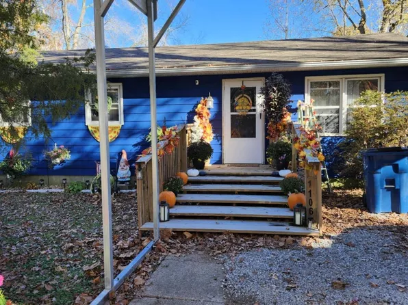 1106 Eads St, Benton, IL 62812