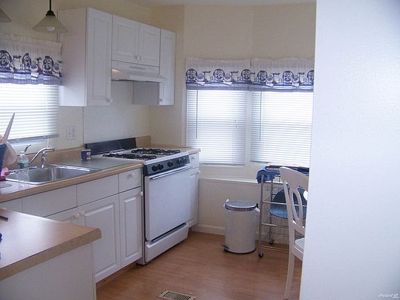 Clean Bright Kitchen