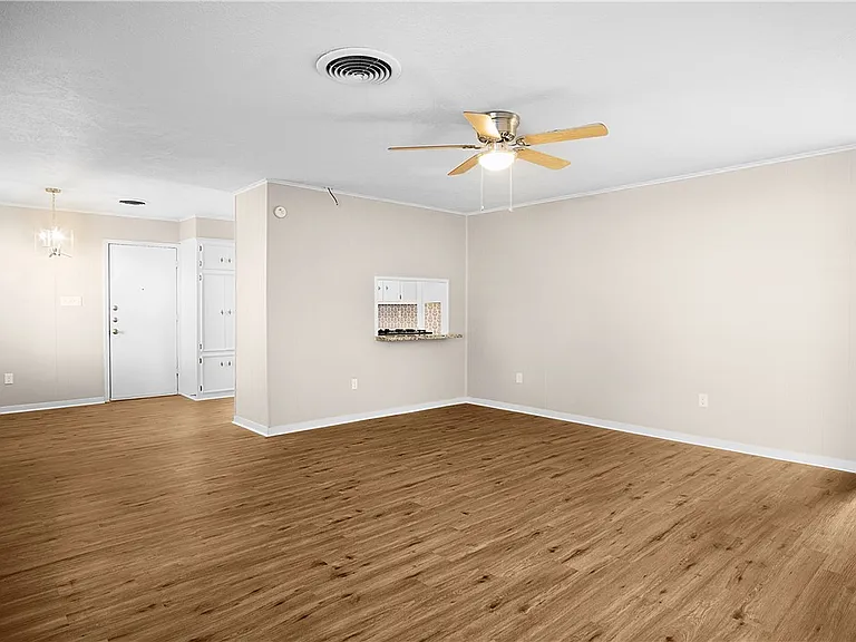 1003 Holik Dr — Photo 5
