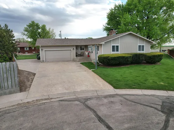 300 Post Oak Ct, Quinter, KS 67752