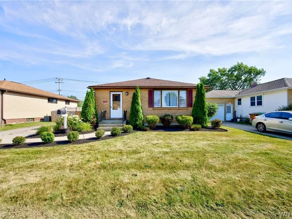 305 Lydia Ln, Cheektowaga, NY 14225