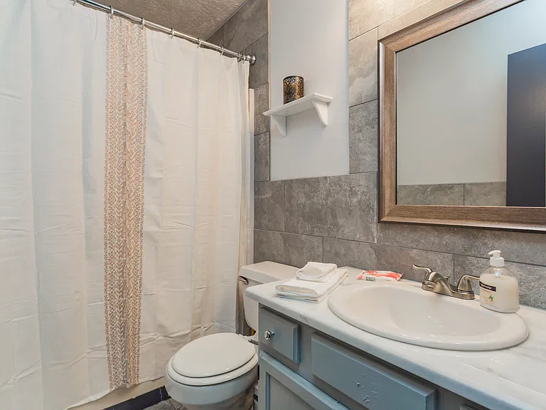 1005 Looby Cir — Photo 14