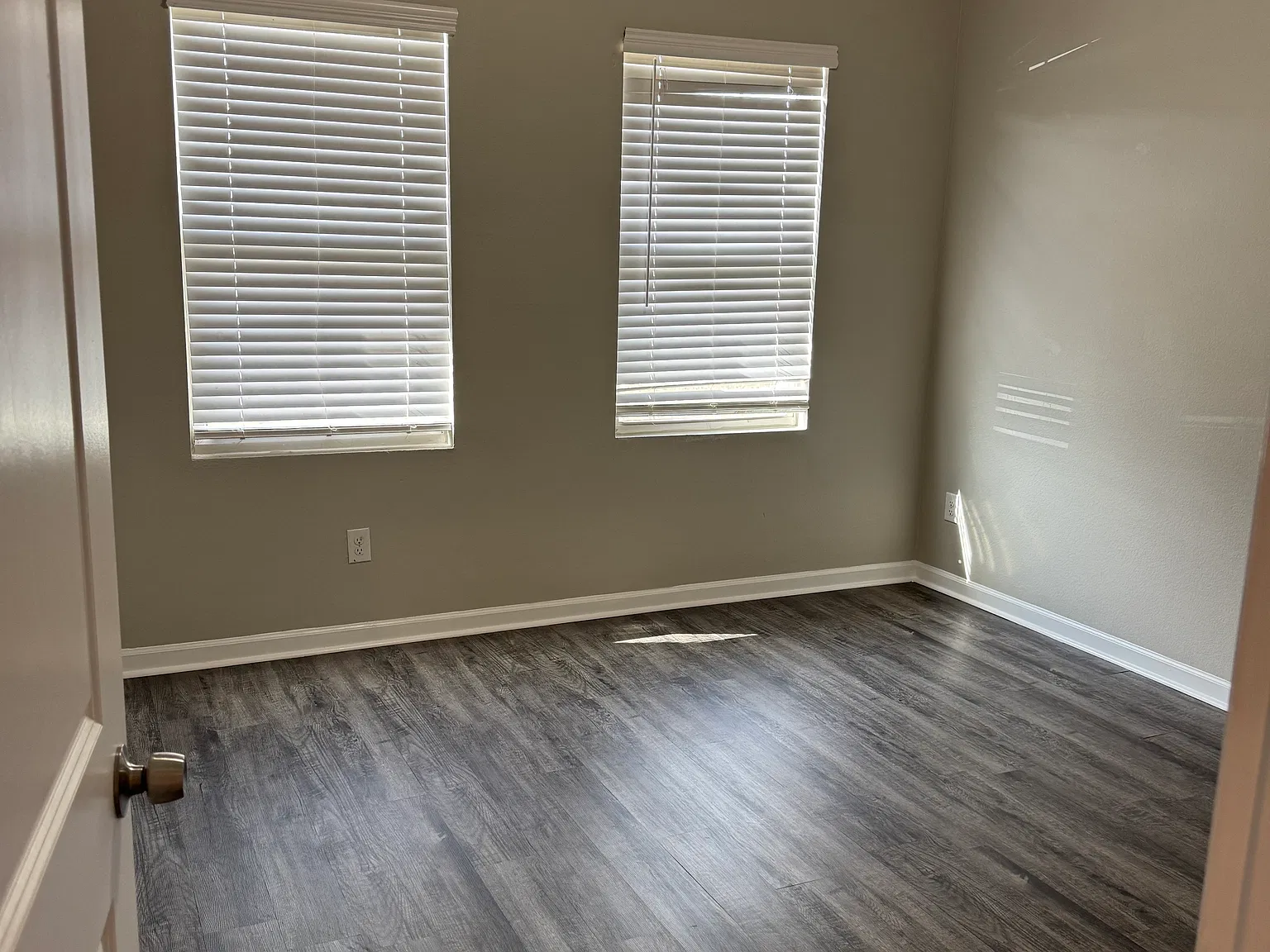 4 bed, 1827 sqft, $2,350 — Photo 3
