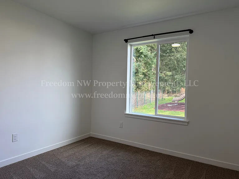 1019 Peach Rd — Photo 7