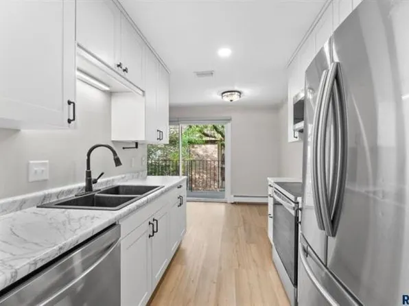 3556 S Gateway Blvd APT 203, Sioux Falls, SD 57106