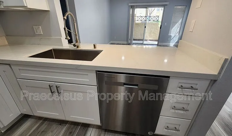 2047 Lakeridge Cir #104 — Photo 6