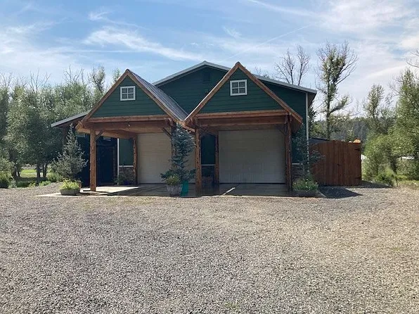 300 Park St, Wallowa, OR 97885