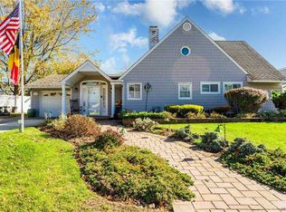 128 Red Maple Dr N, Levittown, NY 11756