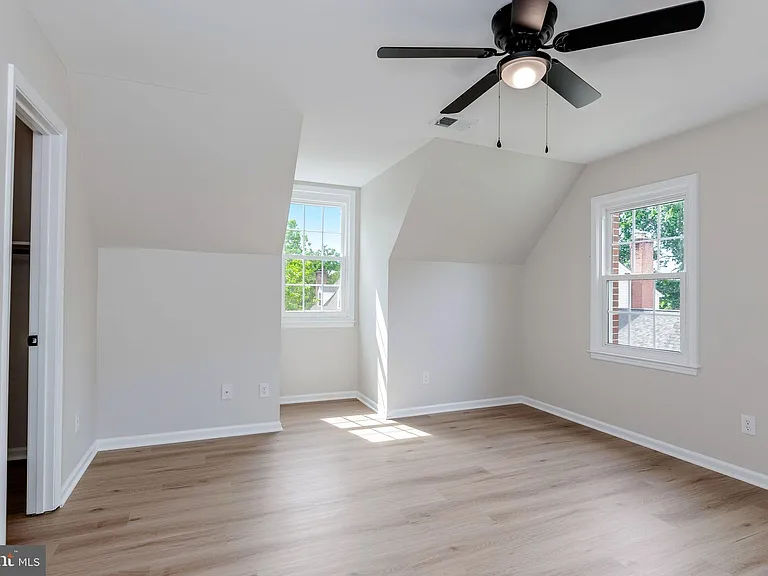 561 Tiffany Ct — Photo 24