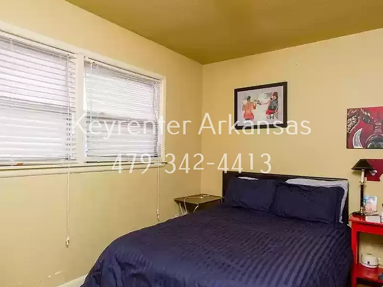 1144 N Vista Pl — Photo 12