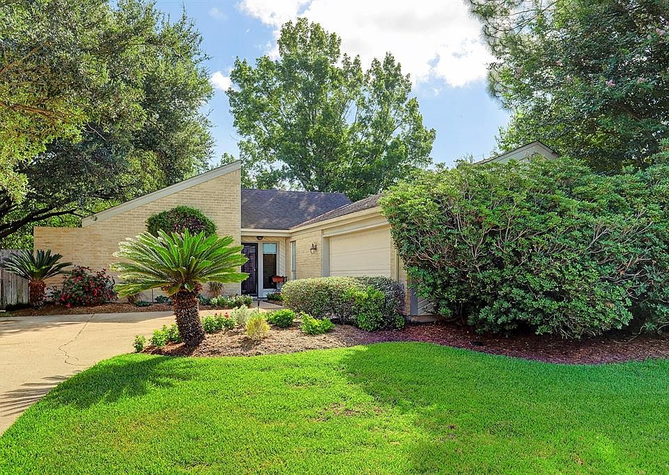1st image of 15406 Willow River Dr