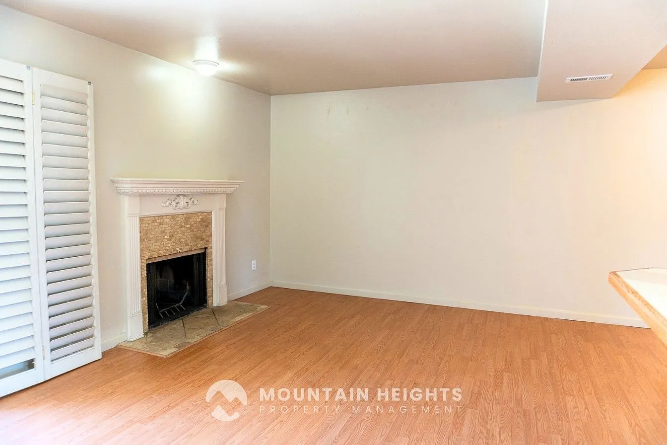 2 bed, 1.0 bath, 816 sqft, $1,200 — Photo 4