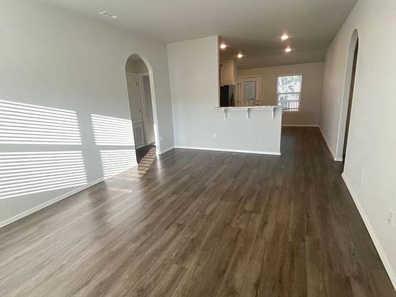 3rd image of 213 Evans St