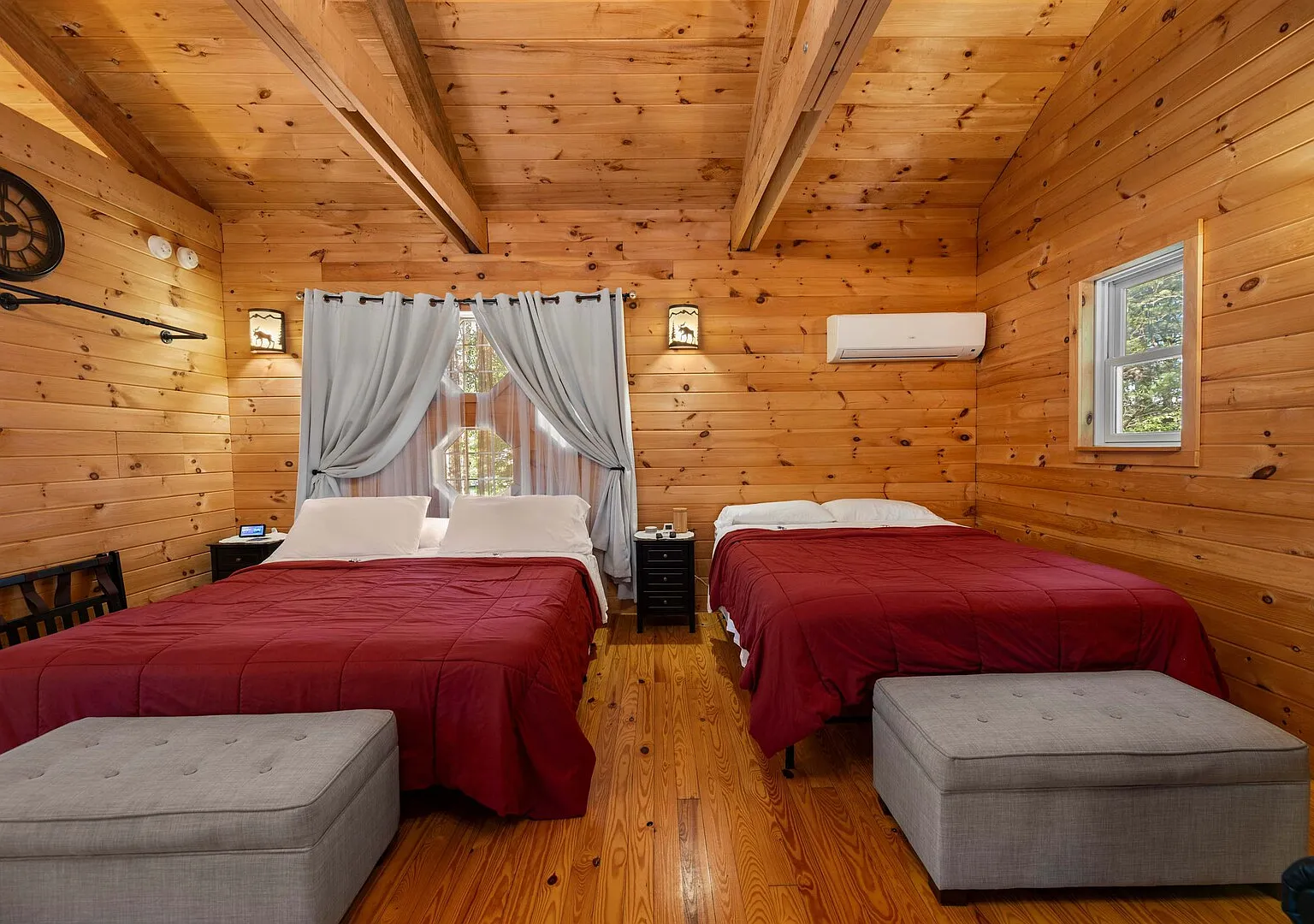 Sunset Chalet Lakefront Hot Tub Game Room — Photo 4