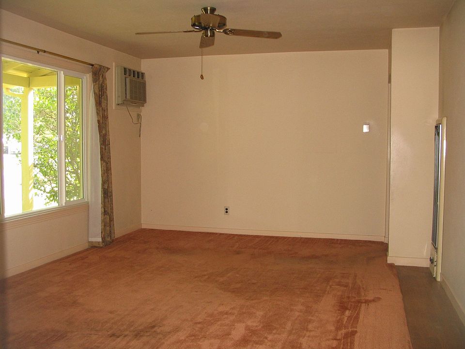2nd image of 2640 Phyllis Ave