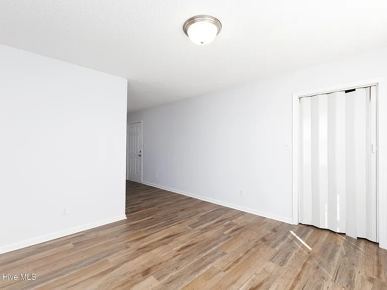 2322 Indian Dr #B7 — Photo 8