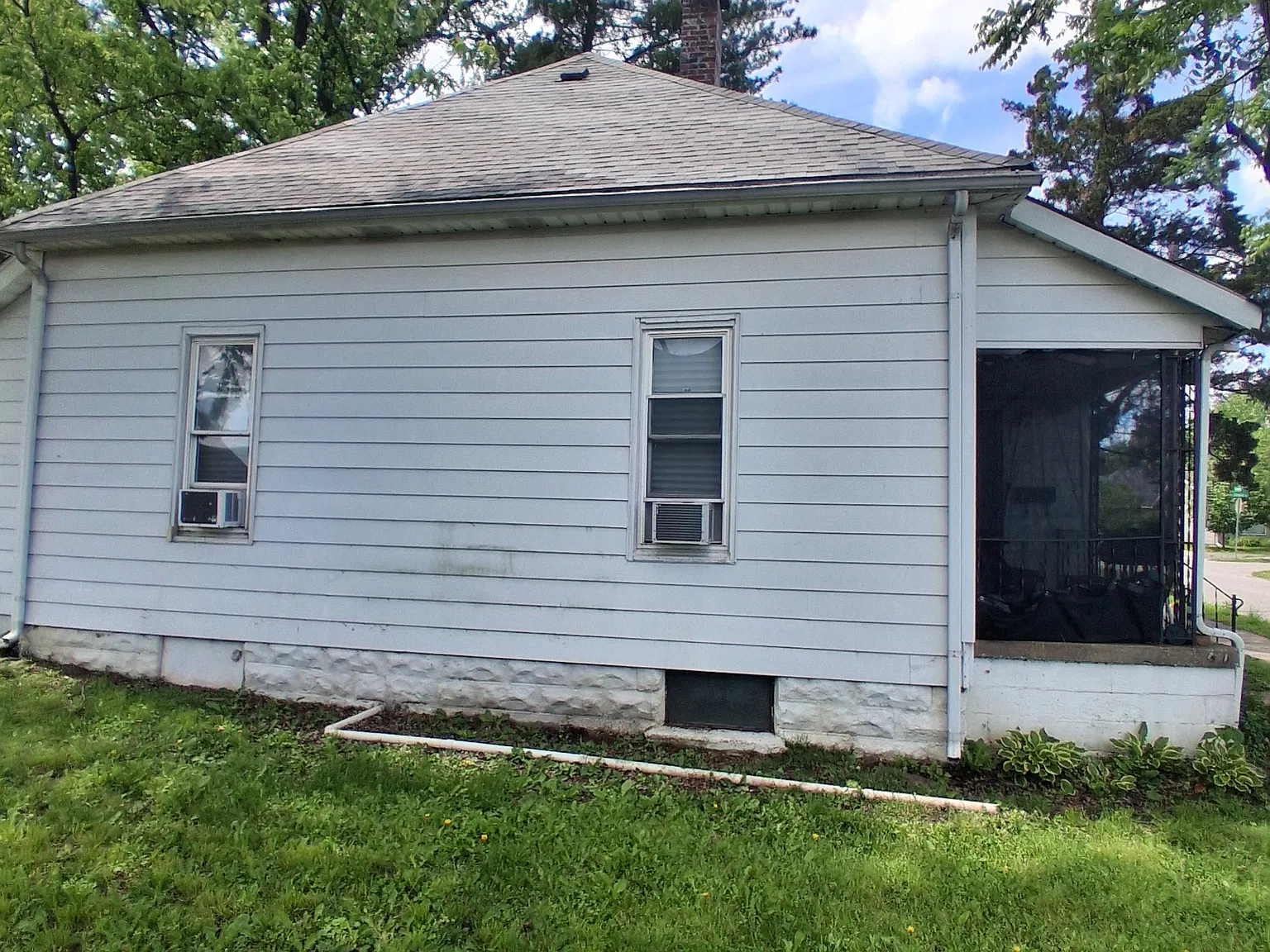 2 bed, 994 sqft, $865 — Photo 2
