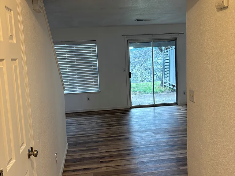 526 Kenbrook Ct — Photo 11