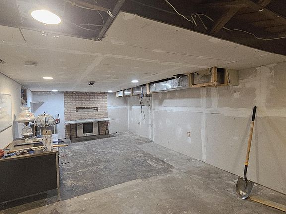 5th image of 2700 Blake Rd