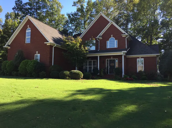 200 Forest Lake Dr, Humboldt, TN 38343