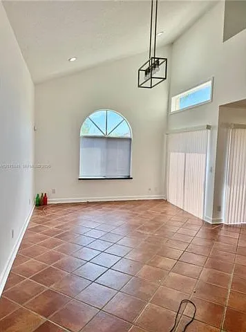 1094 SE 6th Ave — Photo 4