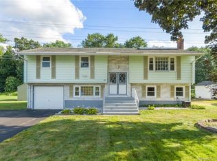 19 Hampton Ln, Bloomfield, CT 06002