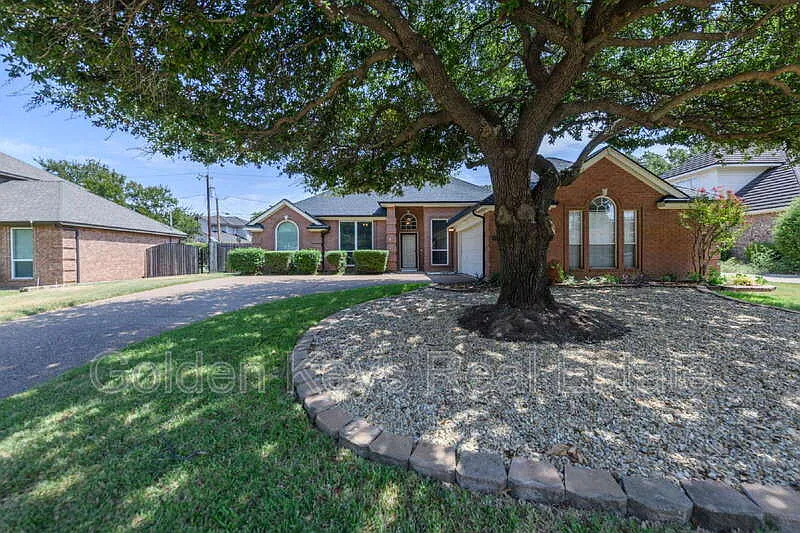 3120 Steve Dr