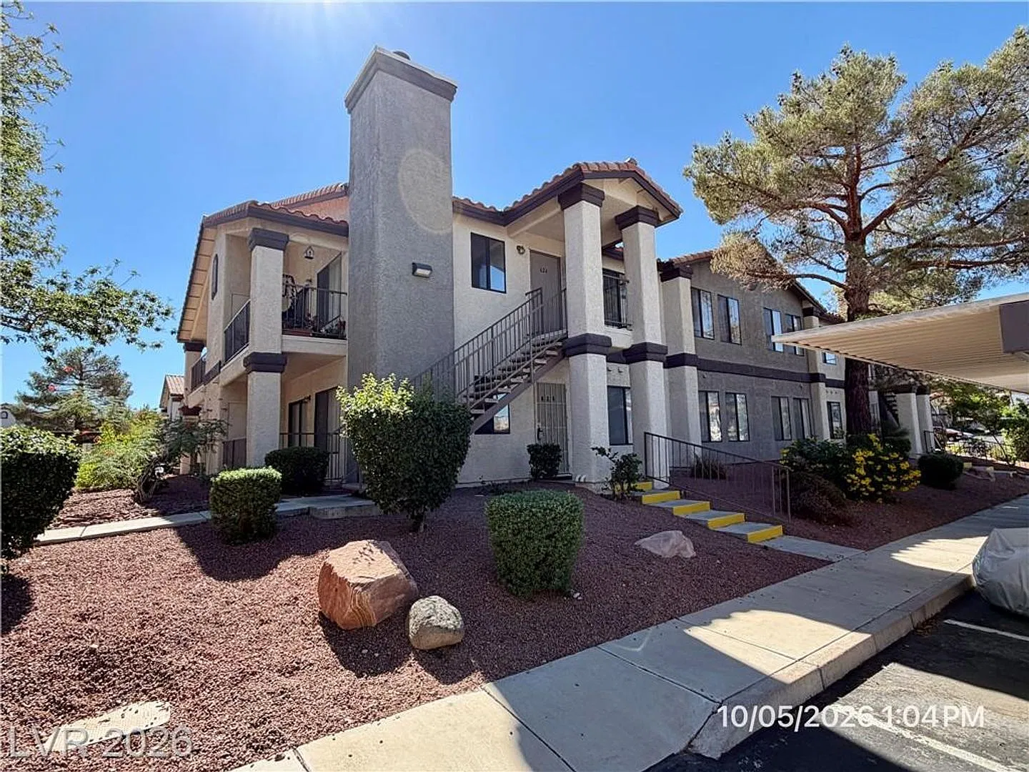 First-Floor Condo with Private Patio, Fireplace & Community Pool — Photo 2