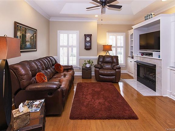 3rd image of 302 Warrington Pl