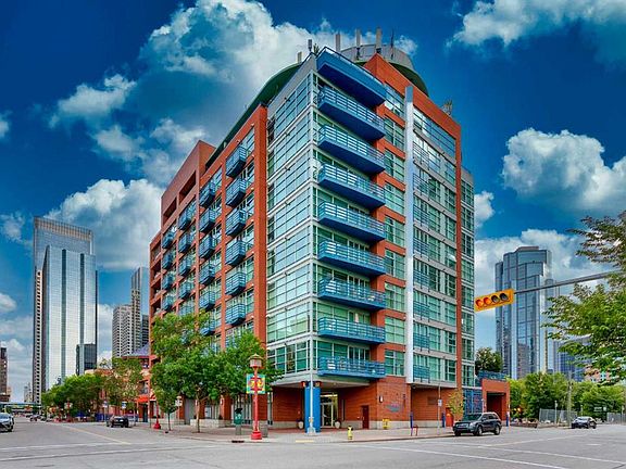 2nd image of 205 NW Riverfront Ave SW #201