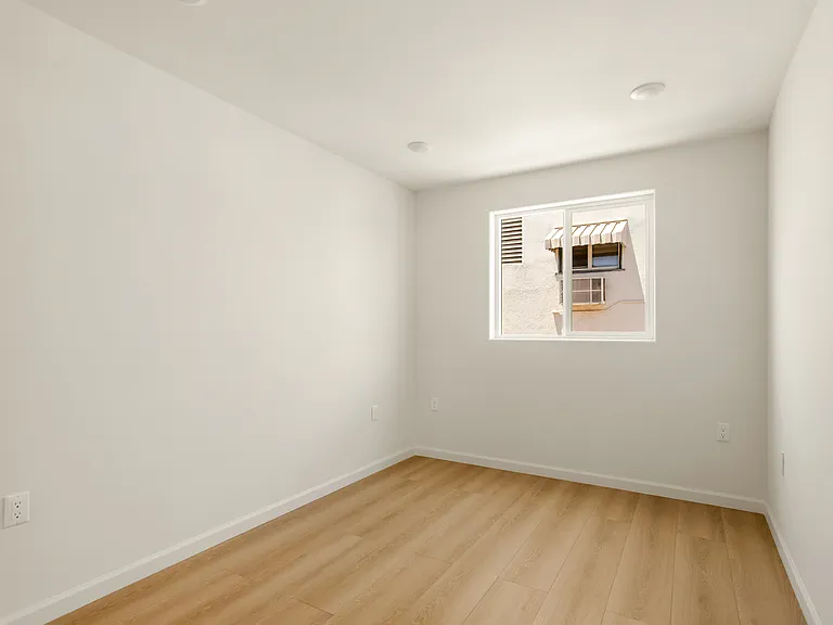 2233 Merton Ave #2 — Photo 8