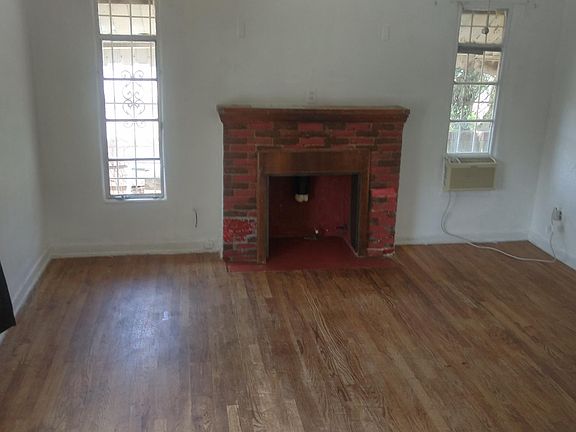 5th image of 429 Cordova Ave NW