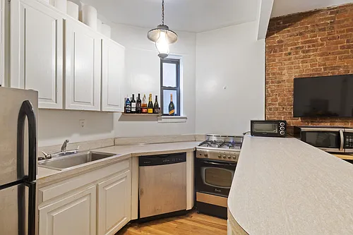 235 E 51st St #5A Photo 1