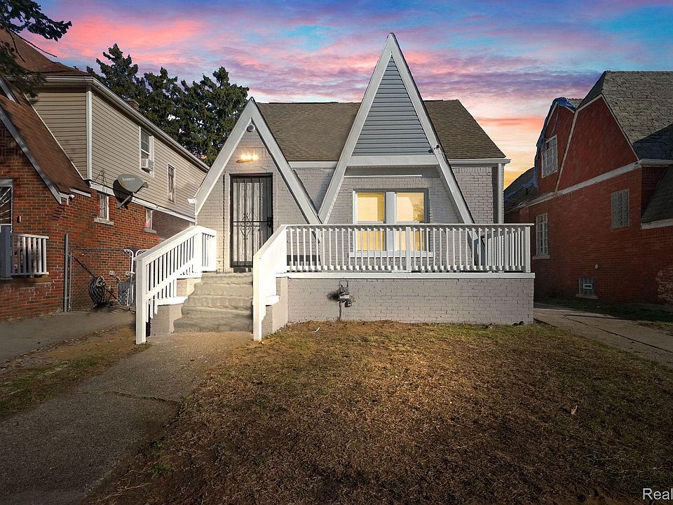 1st image of 15016 Sorrento St