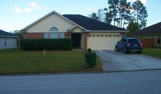 Exterior has just been repainted. Fleming Island neighborhoo