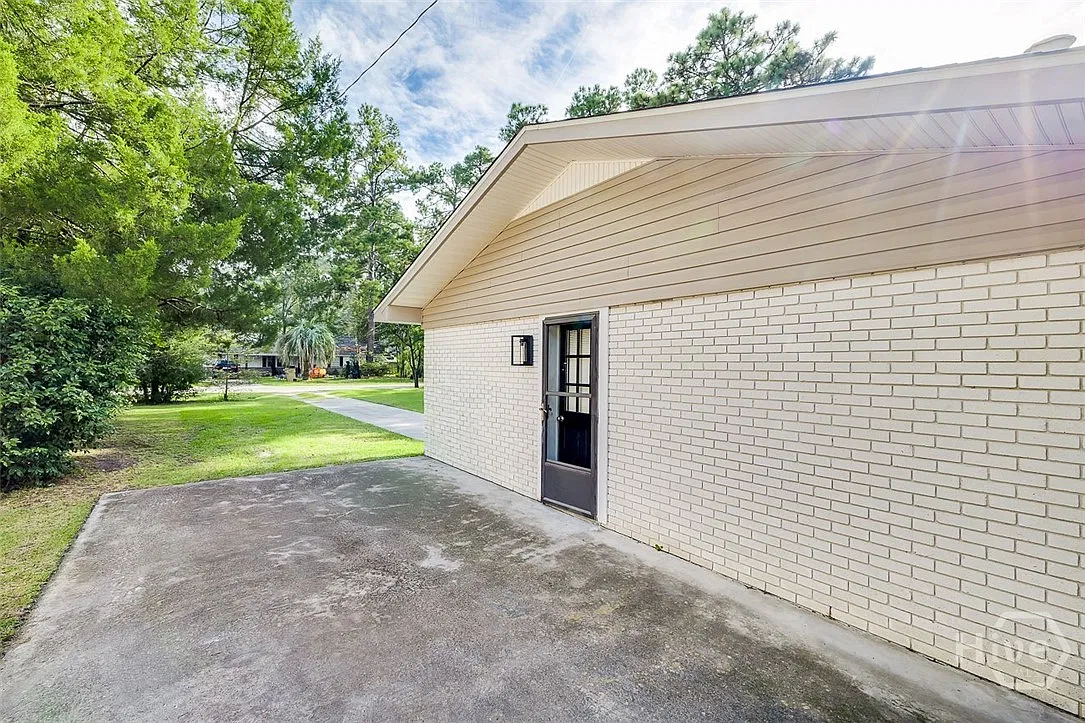 3 bed, 2.0 bath, 1663 sqft, $2,200 — Photo 4