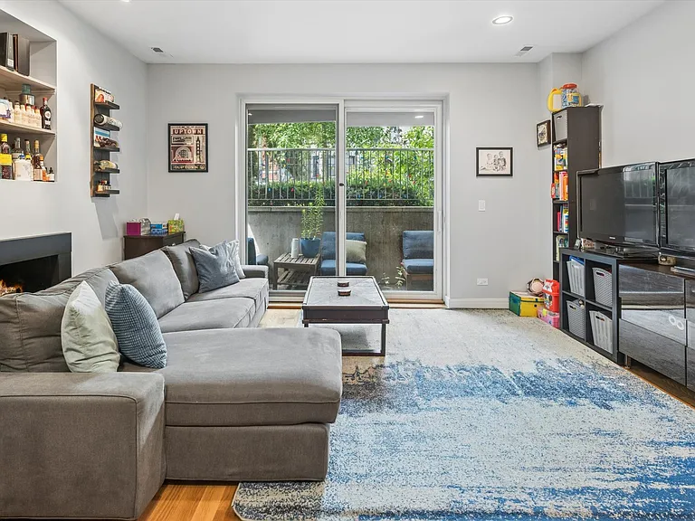 4303 N Kenmore Ave #1S — Photo 2