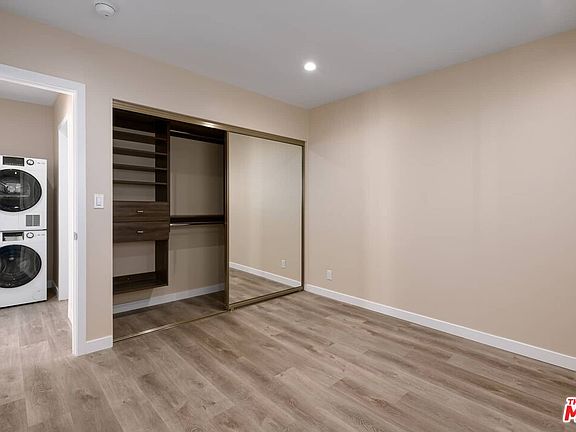 3rd image of 1553 S Saltair Ave #102