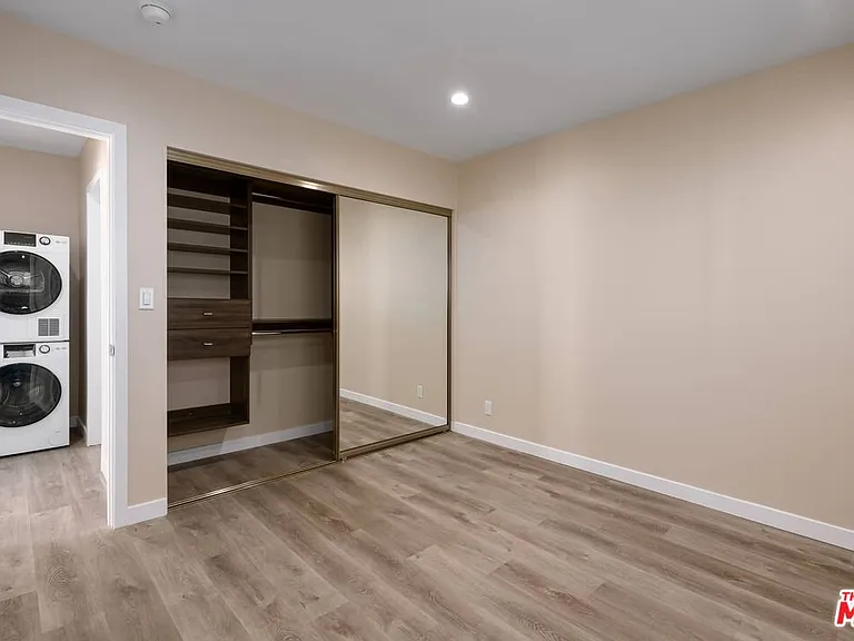 1553 S Saltair Ave #102 — Photo 3