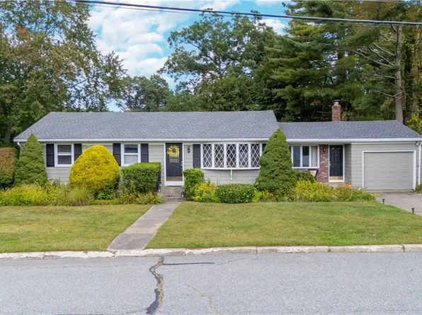 1 Mulberry Ln, Lincoln, RI 02865