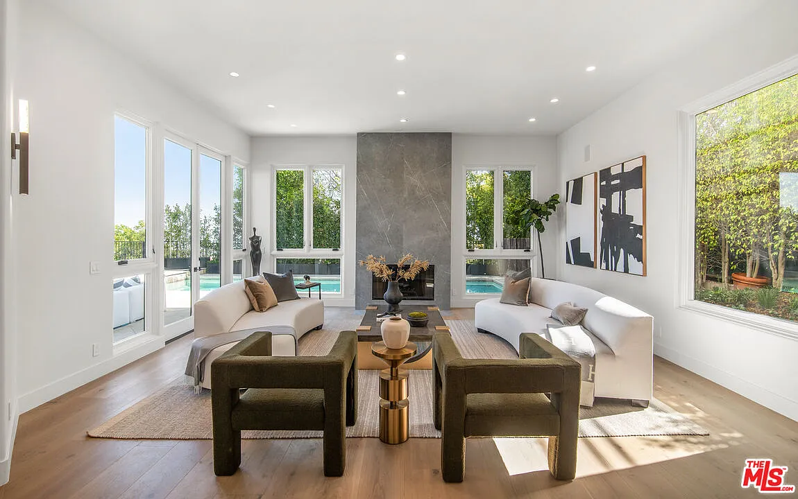 6 bed, 7.0 bath, 8500 sqft, $45,000 — Photo 4