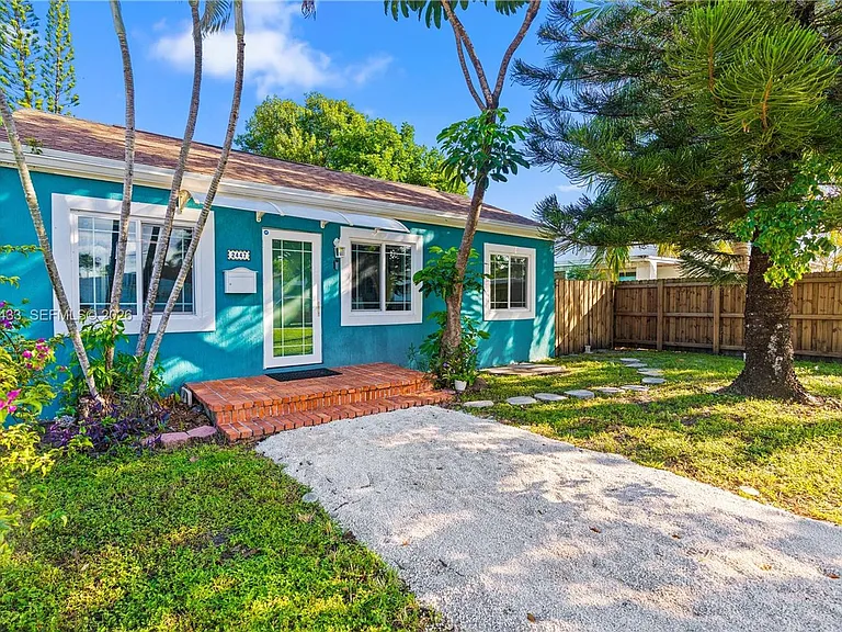 2447 Wilson St — Photo 10
