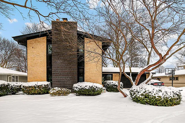 1104 Longmeadow Ln photo 1