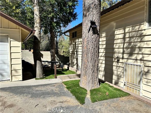 180 Weisshorn Dr, Crestline, CA 92325