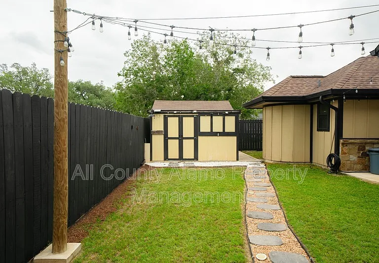 303 Schneider St — Photo 46