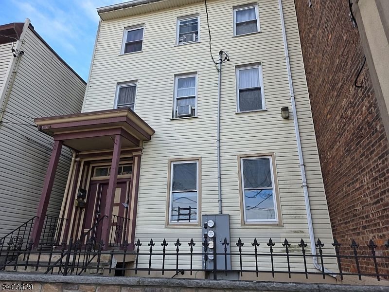 1st image of 32 Elm St