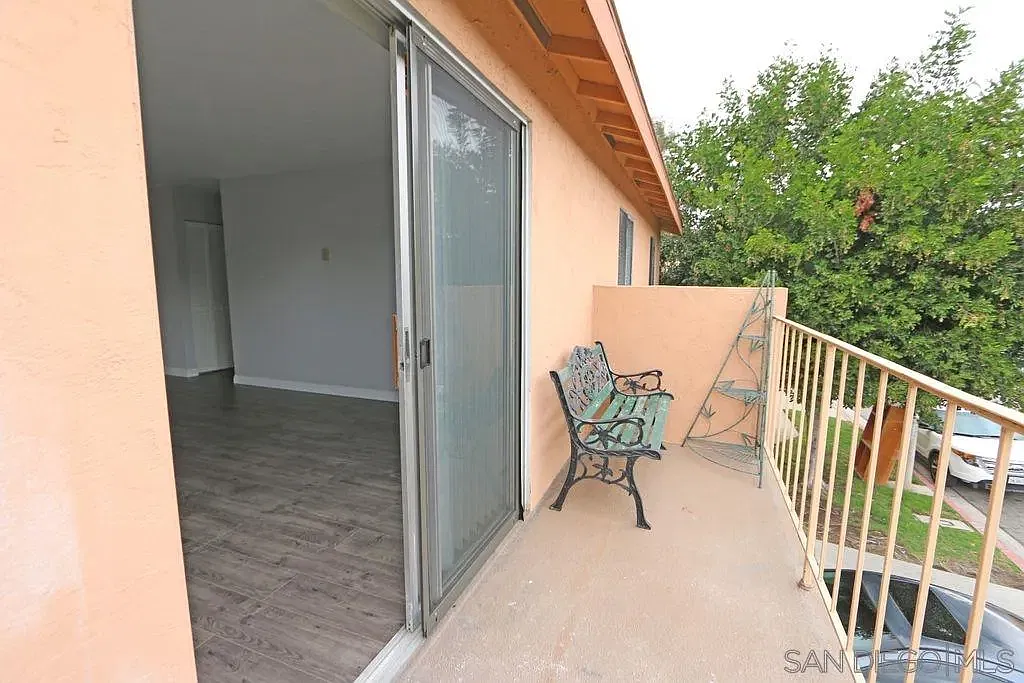 2 bed, 1.0 bath, 1000 sqft, $2,795 — Photo 2