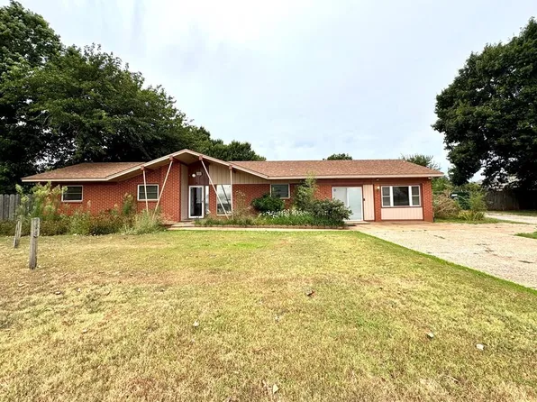 2804 S 4th St, Chickasha, OK 73018