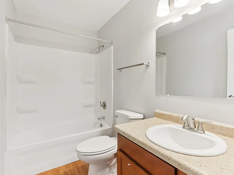 Castleton Manor Apartments — Photo 29