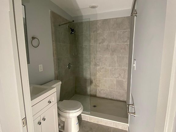 4th image of 17 E 15th St